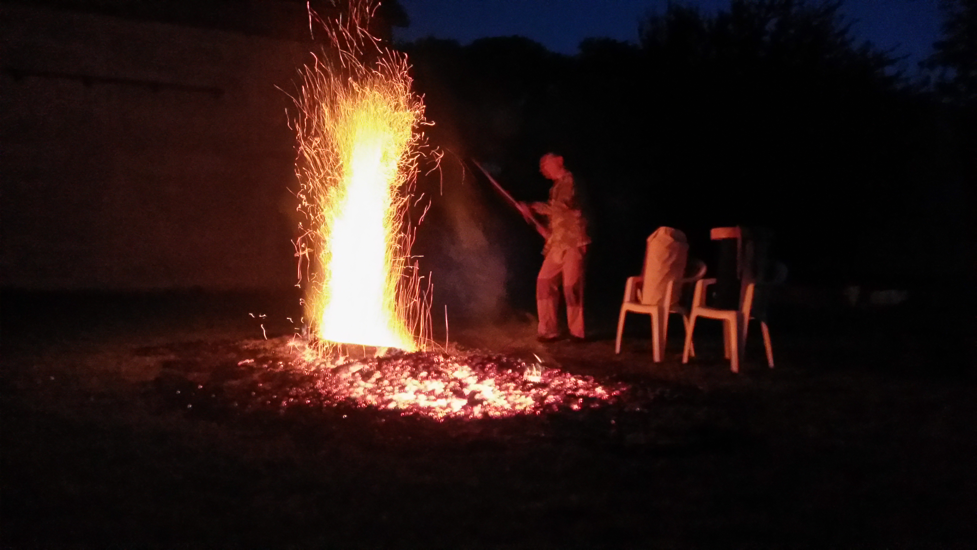 RITUÁL - přechod žhavého uhlí nejen pro rodiče a jejich děti