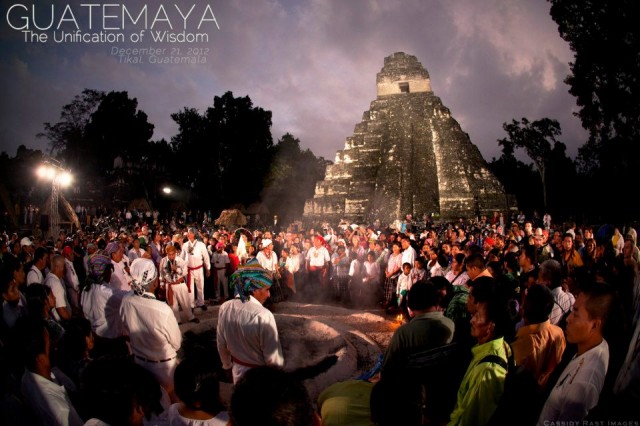 21.12.2012 - posvátné ceremonie u chrámovyých komplexů Tikal, Guatemala